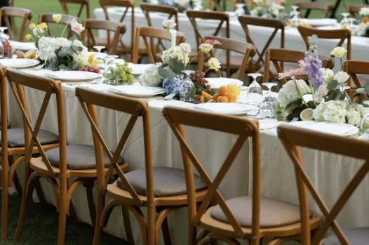 elegant-outdoor-event-banquet-table-setting.webp